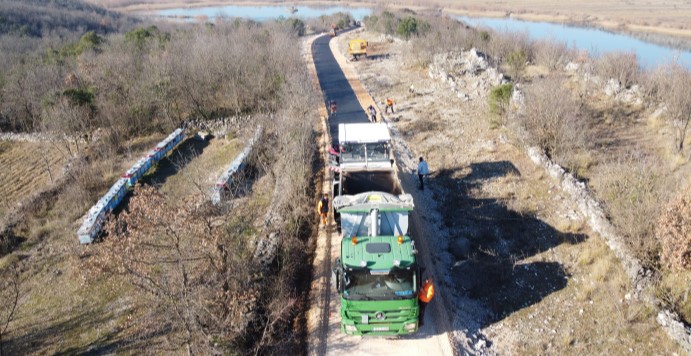 Usluga_2 Kamion na cesti